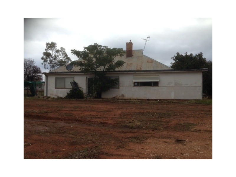 24b Mackay Avenue, Griffith NSW 2680