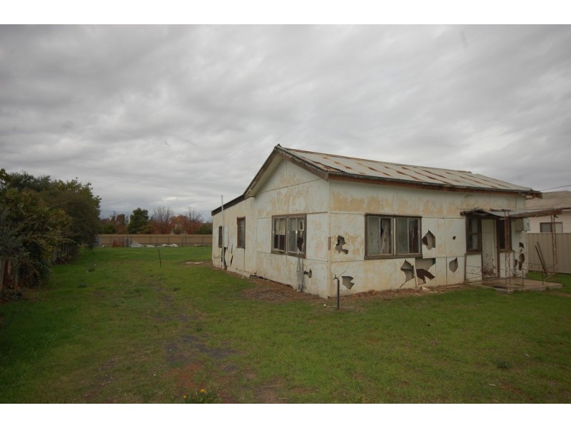 19 Hebden Street, Yoogali NSW 2680