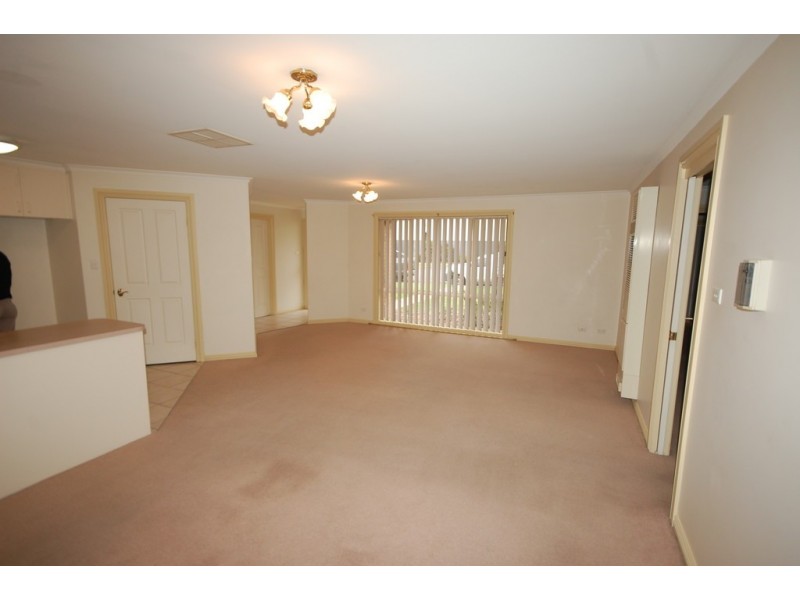 2/10-12 Bonegilla Road, Griffith NSW 2680