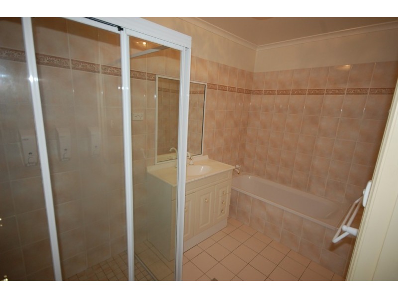 2/10-12 Bonegilla Road, Griffith NSW 2680