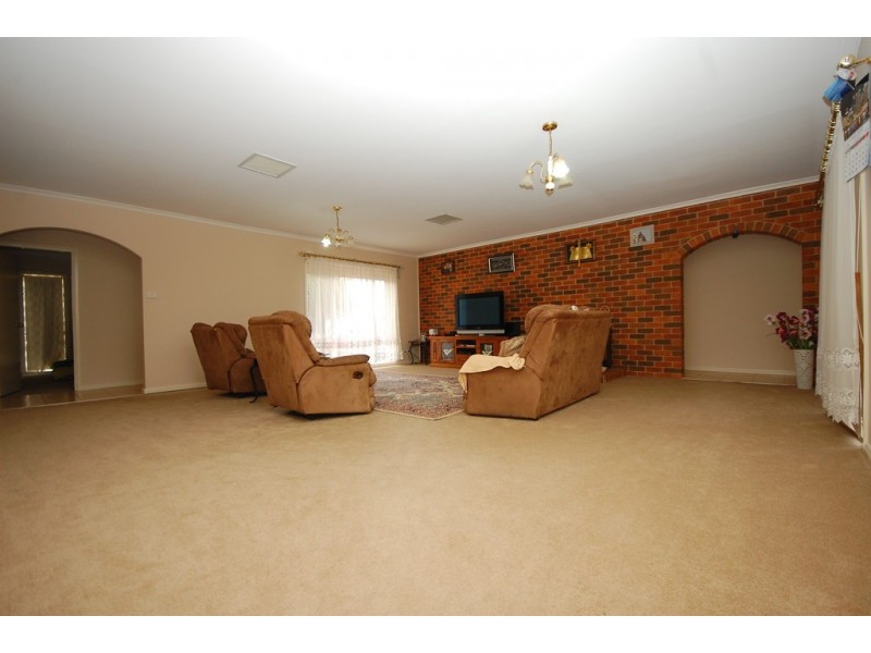 20 Clifton Boulevarde, Griffith NSW 2680