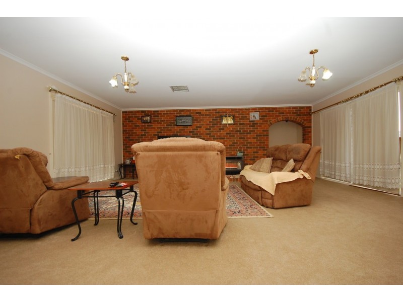20 Clifton Boulevarde, Griffith NSW 2680