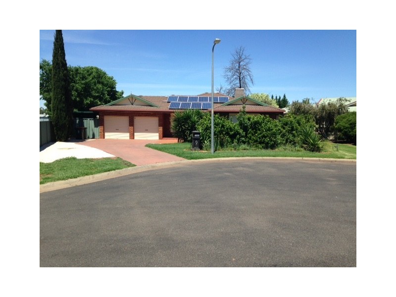 8 Fonte Place, Griffith NSW 2680