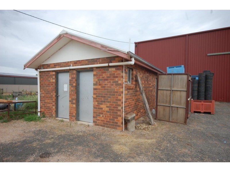 666 Murray Road, Yoogali NSW 2680