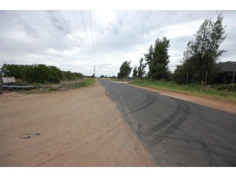 666 Murray Road, Yoogali NSW 2680