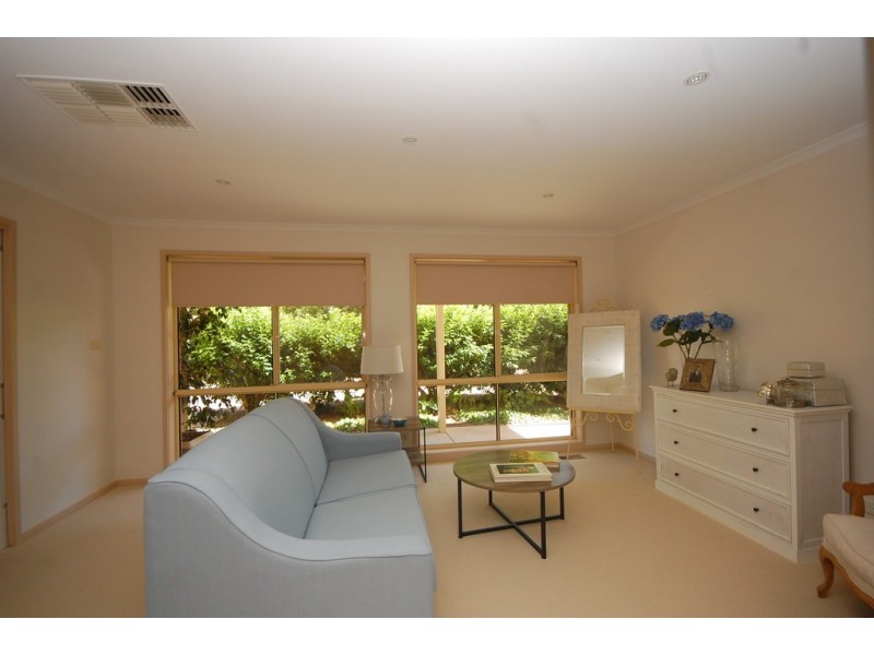 2 Candice Place, Lake Wyangan NSW 2680