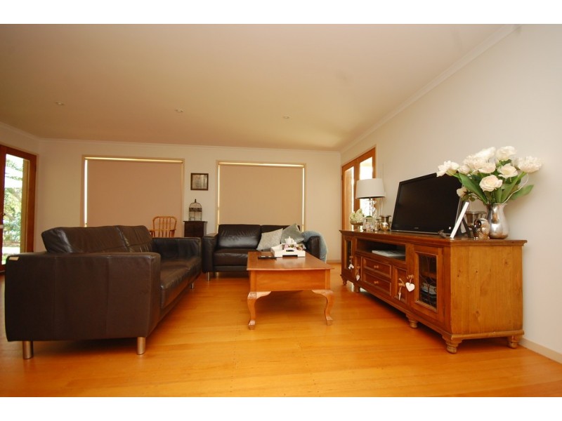 2 Candice Place, Lake Wyangan NSW 2680