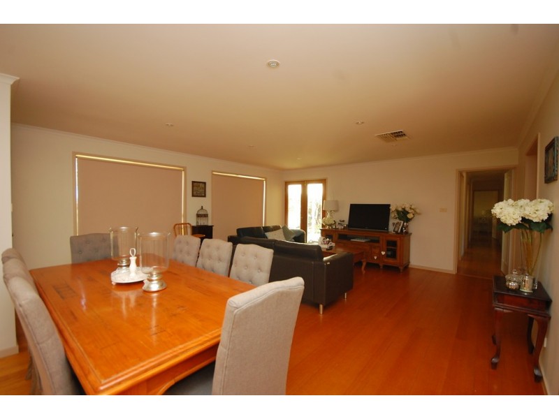 2 Candice Place, Lake Wyangan NSW 2680