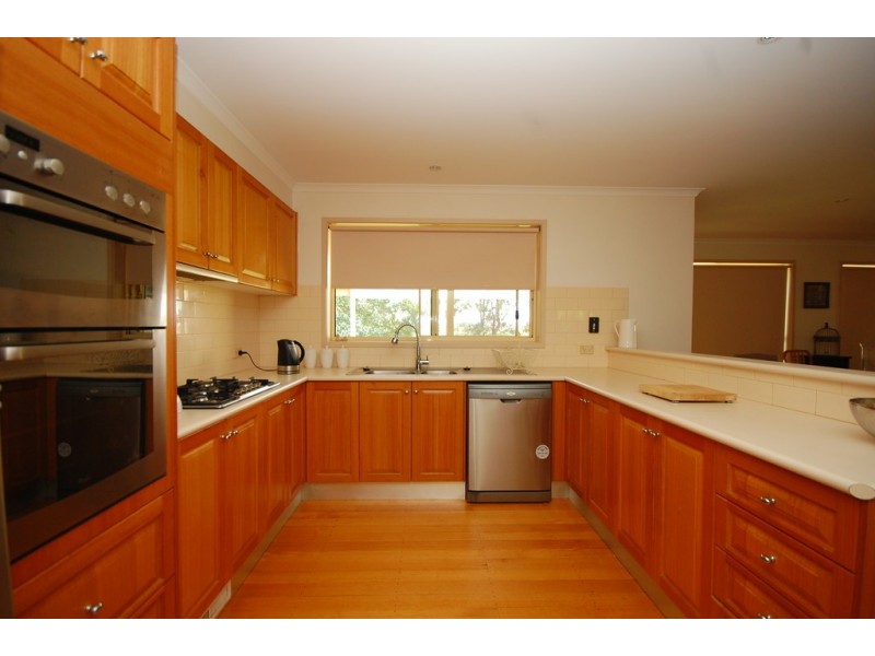 2 Candice Place, Lake Wyangan NSW 2680