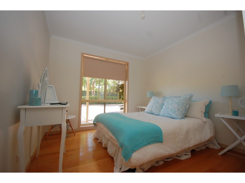 2 Candice Place, Lake Wyangan NSW 2680