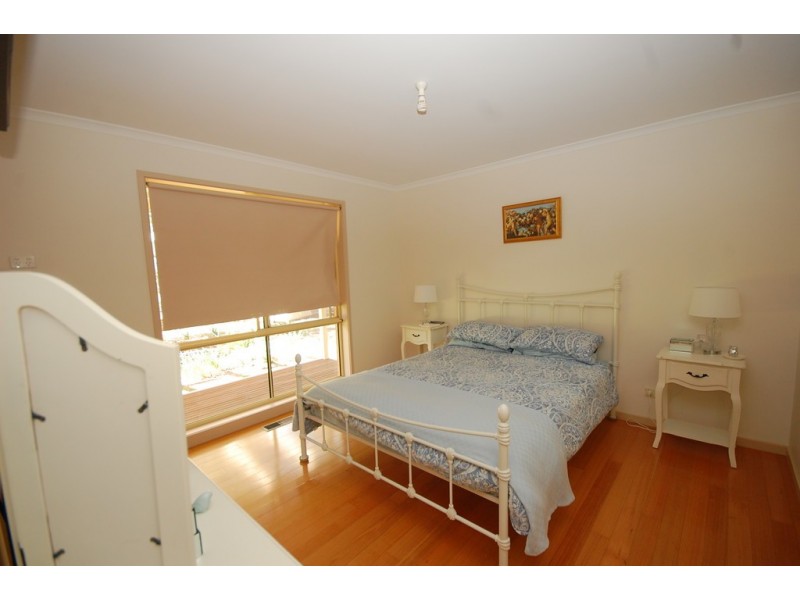 2 Candice Place, Lake Wyangan NSW 2680