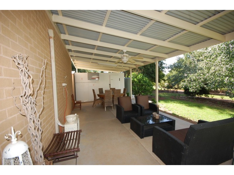2 Candice Place, Lake Wyangan NSW 2680