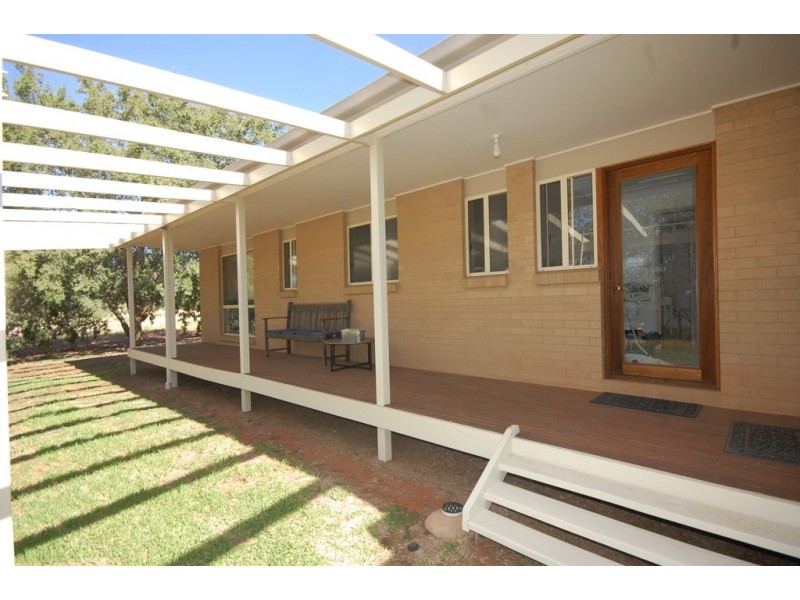 2 Candice Place, Lake Wyangan NSW 2680