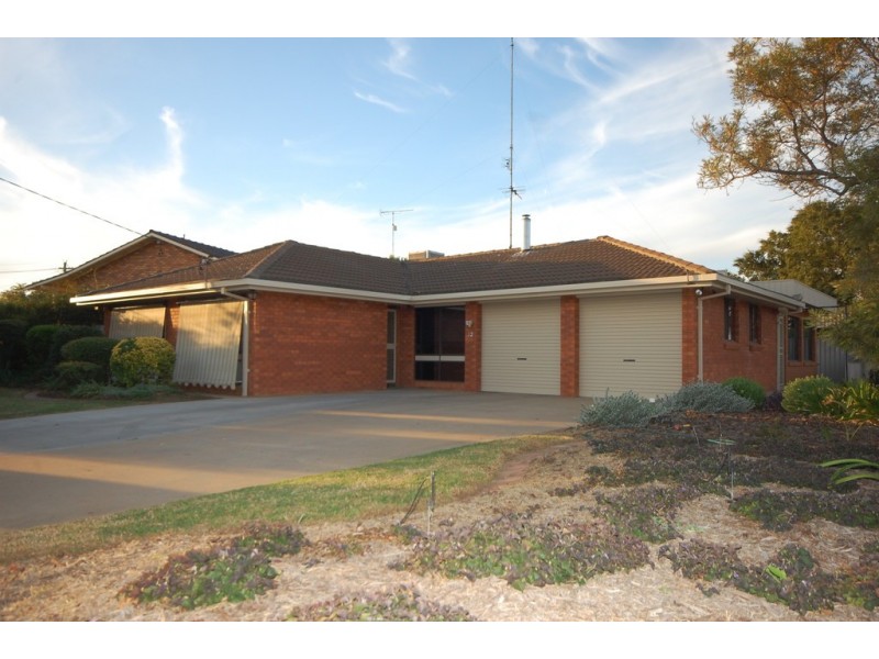 12 Rhoda Place, Yoogali NSW 2680