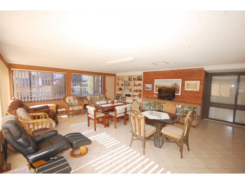 12 Rhoda Place, Yoogali NSW 2680