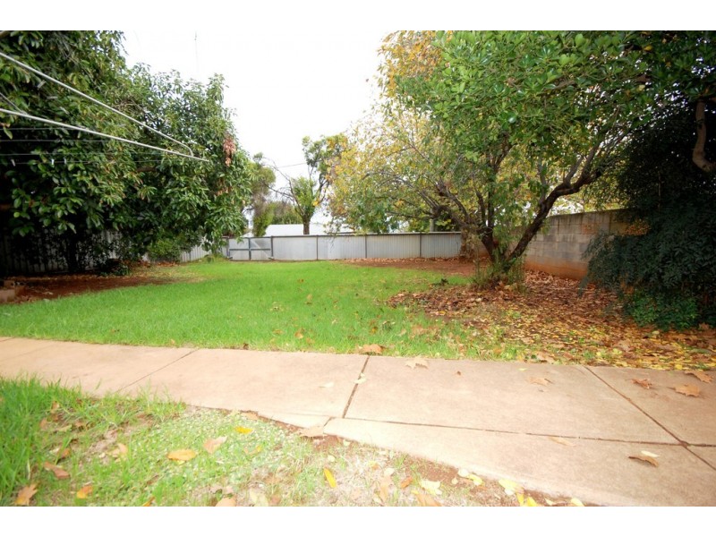 27 Evatt Street, Griffith NSW 2680