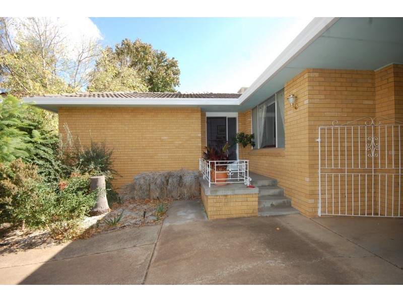 10 Murphy Crescent, Griffith NSW 2680