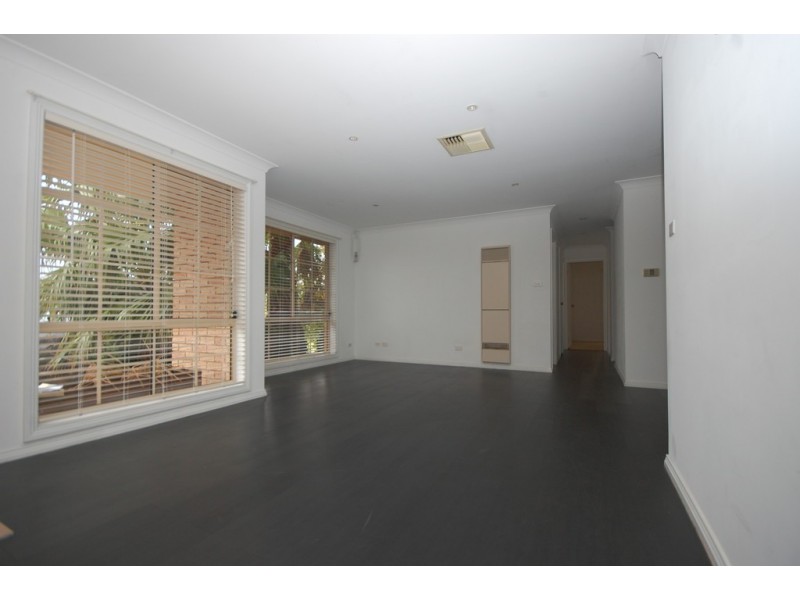 6 Graves Place, Griffith NSW 2680