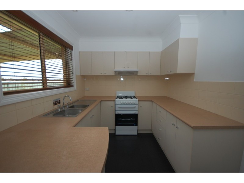 6 Graves Place, Griffith NSW 2680