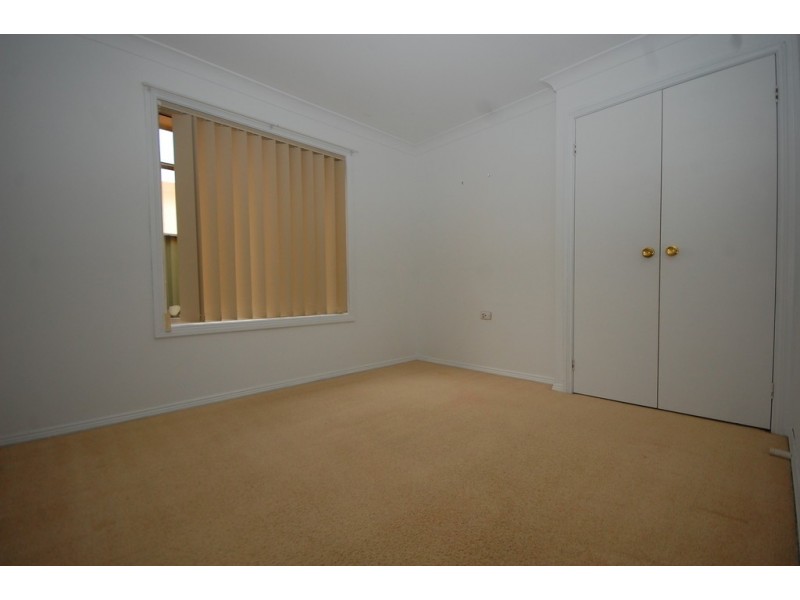 6 Graves Place, Griffith NSW 2680