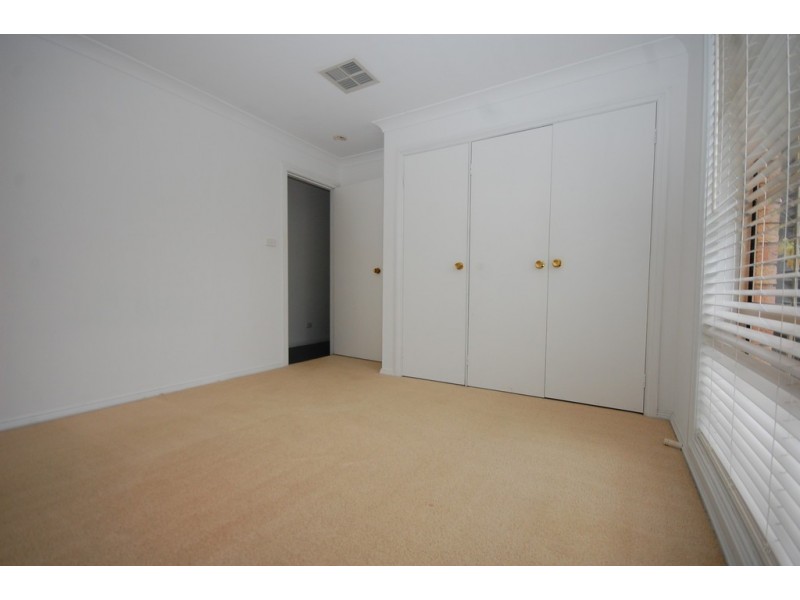 6 Graves Place, Griffith NSW 2680