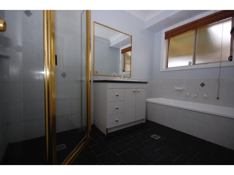 6 Graves Place, Griffith NSW 2680