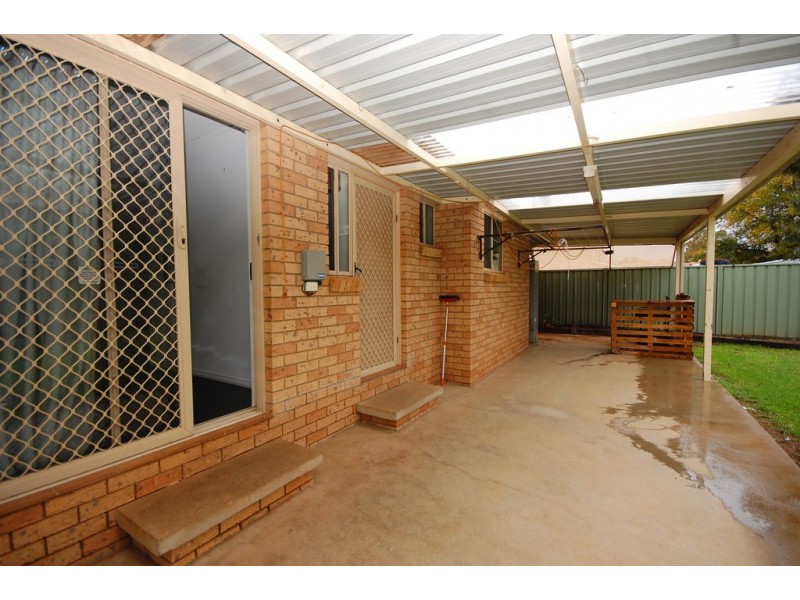 6 Graves Place, Griffith NSW 2680