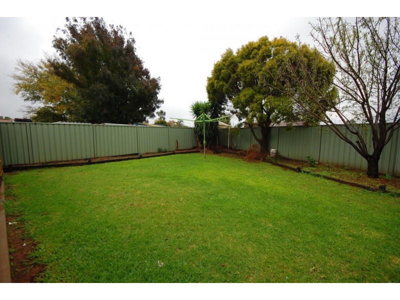 6 Graves Place, Griffith NSW 2680