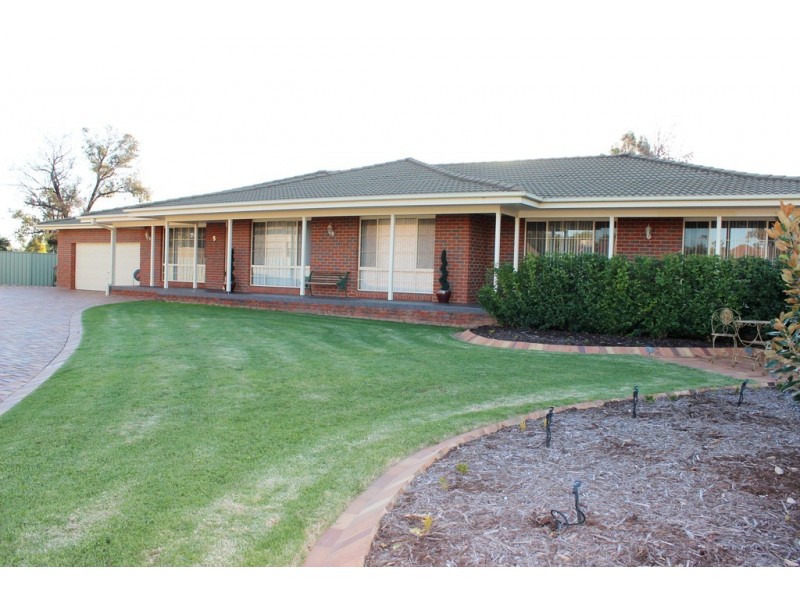 5 Dowell Place, Griffith NSW 2680