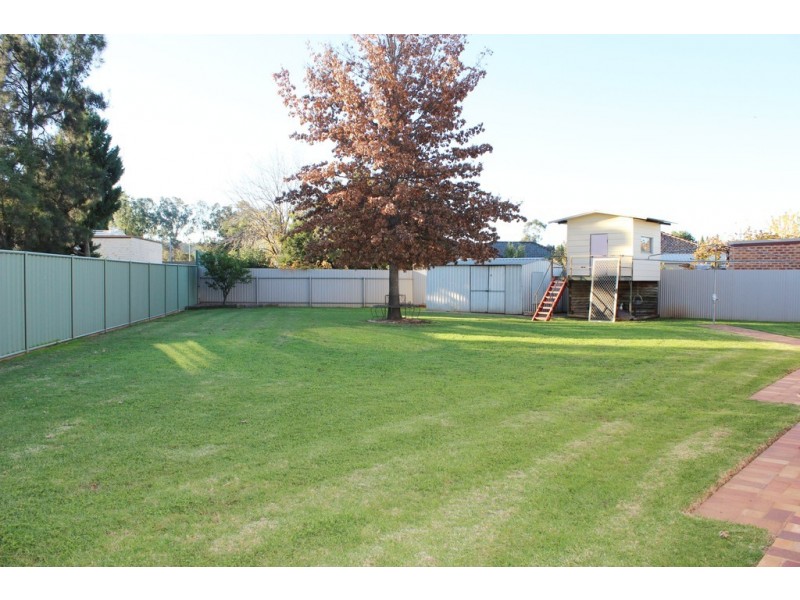 5 Dowell Place, Griffith NSW 2680