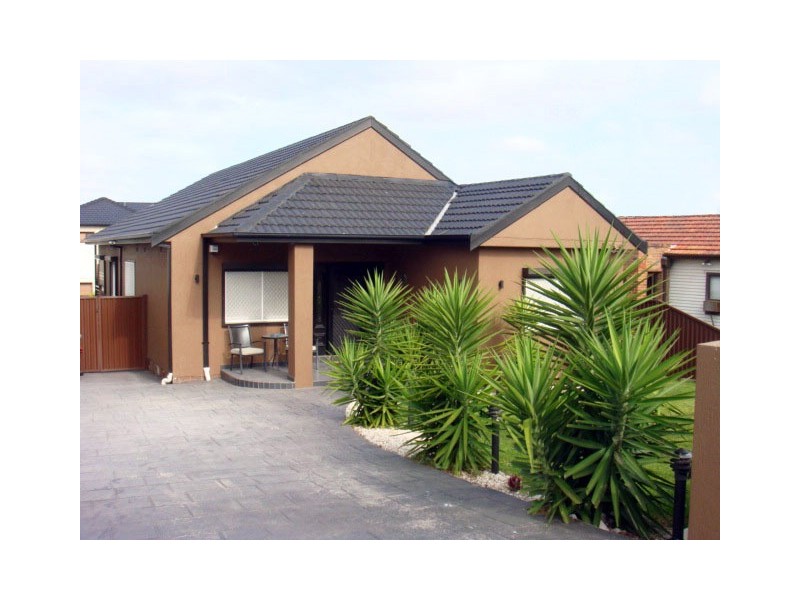 275 Roberts rd, Greenacre NSW 2190