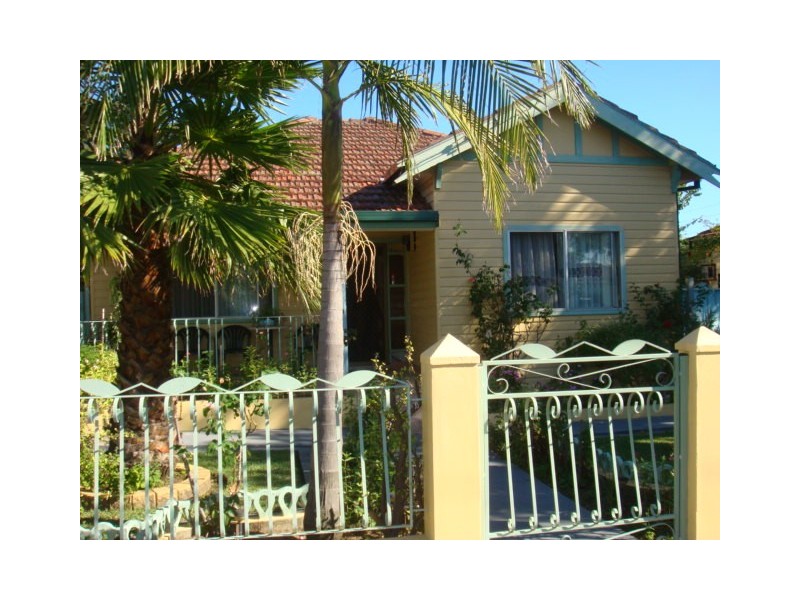 6 shellcote rd, Greenacre NSW 2190