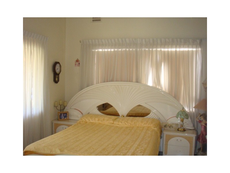 6 shellcote rd, Greenacre NSW 2190