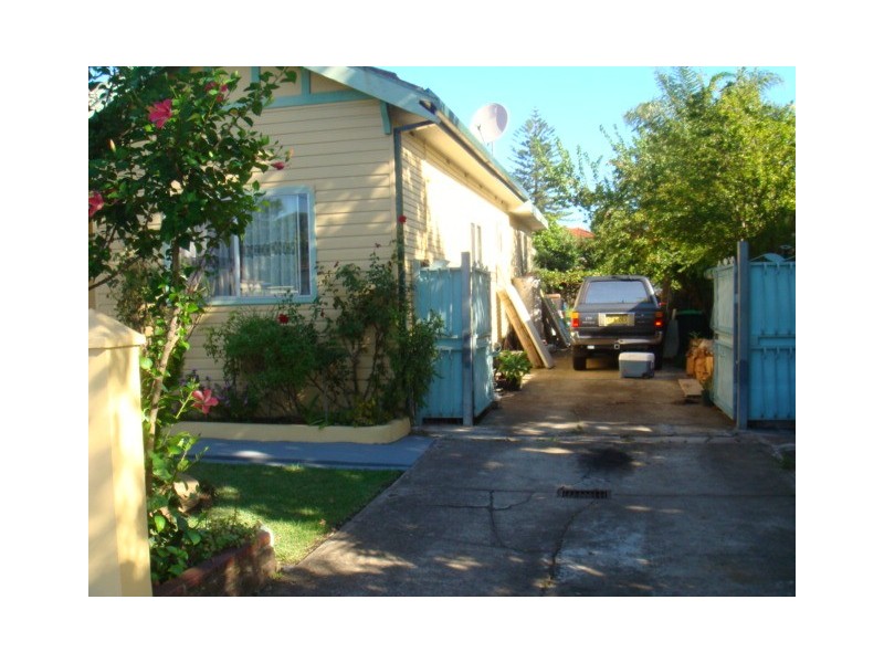 6 shellcote rd, Greenacre NSW 2190