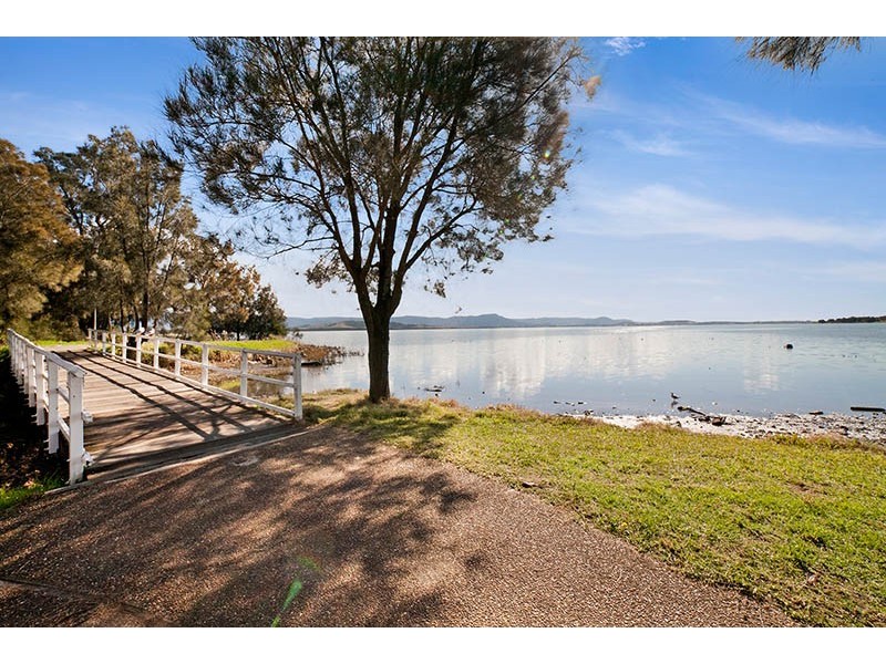 1 The Esplanade, Oak Flats NSW 2529