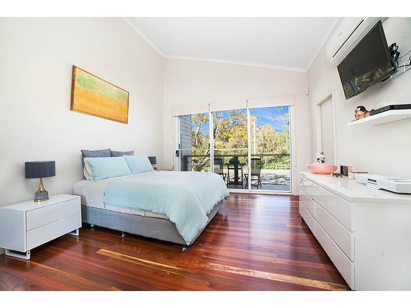 1 The Esplanade, Oak Flats NSW 2529