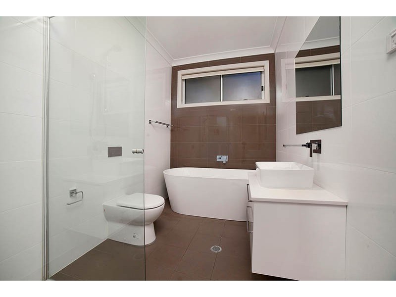 1 The Esplanade, Oak Flats NSW 2529