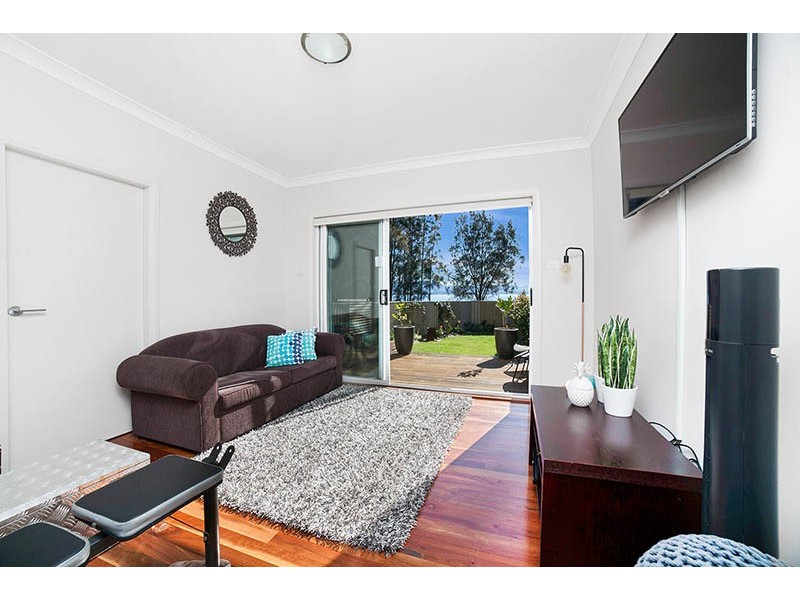 1 The Esplanade, Oak Flats NSW 2529