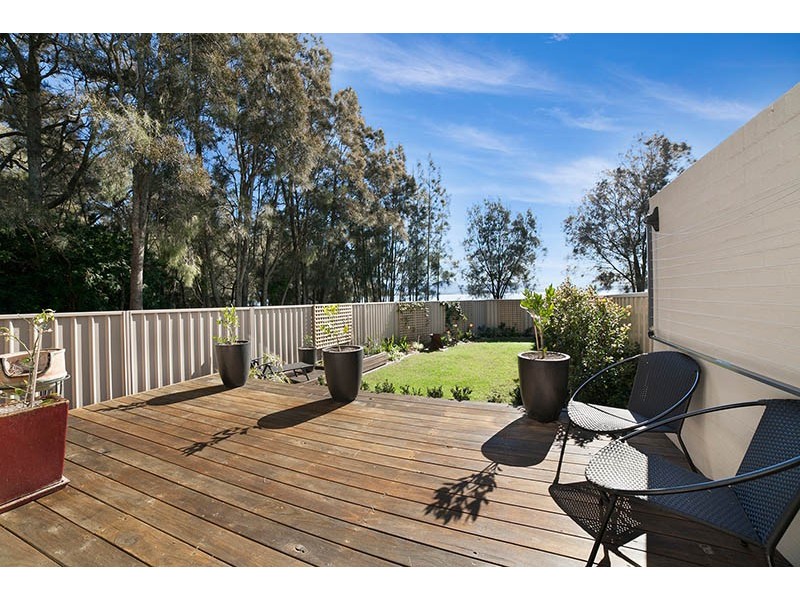1 The Esplanade, Oak Flats NSW 2529