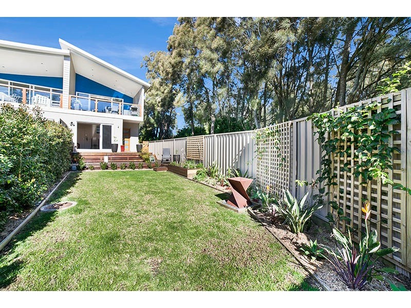 1 The Esplanade, Oak Flats NSW 2529