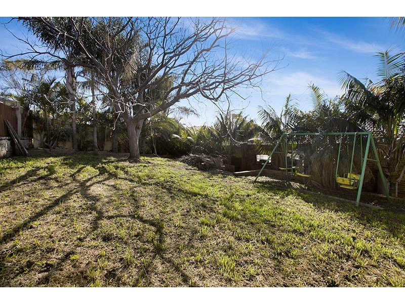 1 Merimbula Close, Flinders NSW 2529