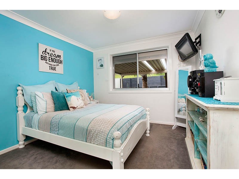 33 Byron Circuit, Flinders NSW 2529