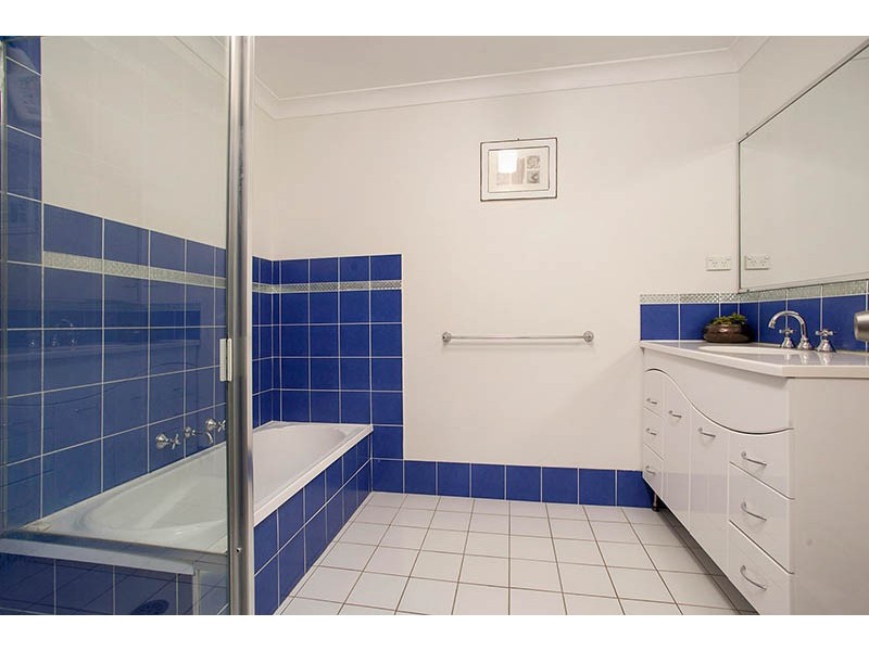 33 Byron Circuit, Flinders NSW 2529