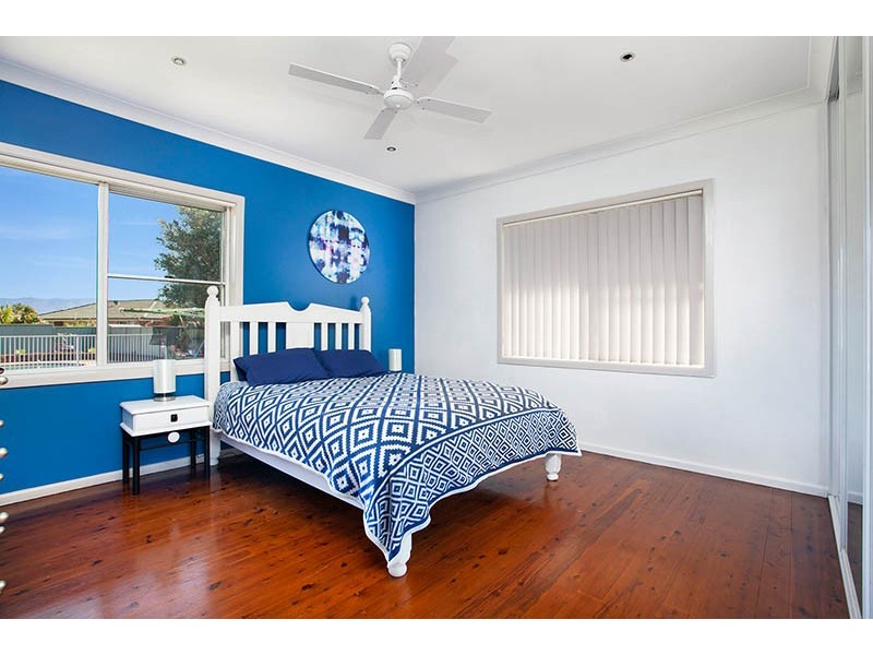 27 Central Avenue, Oak Flats NSW 2529