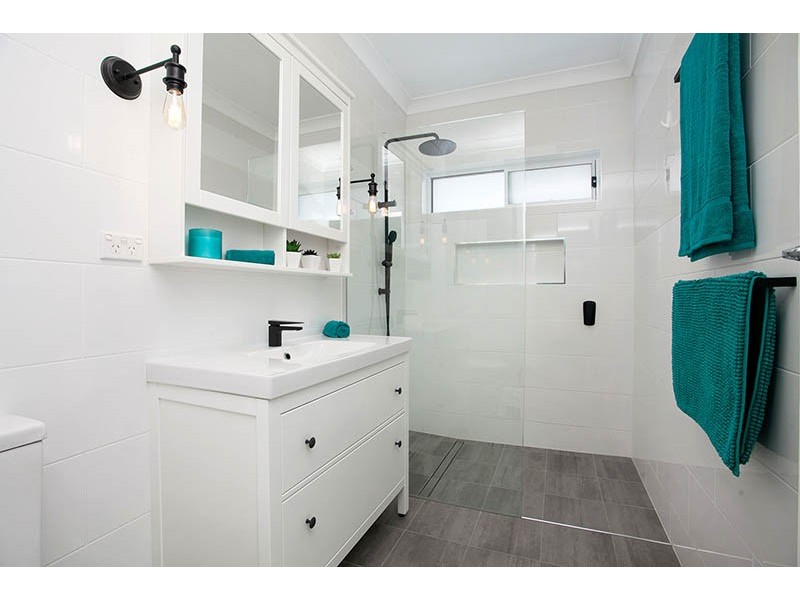 27 Central Avenue, Oak Flats NSW 2529
