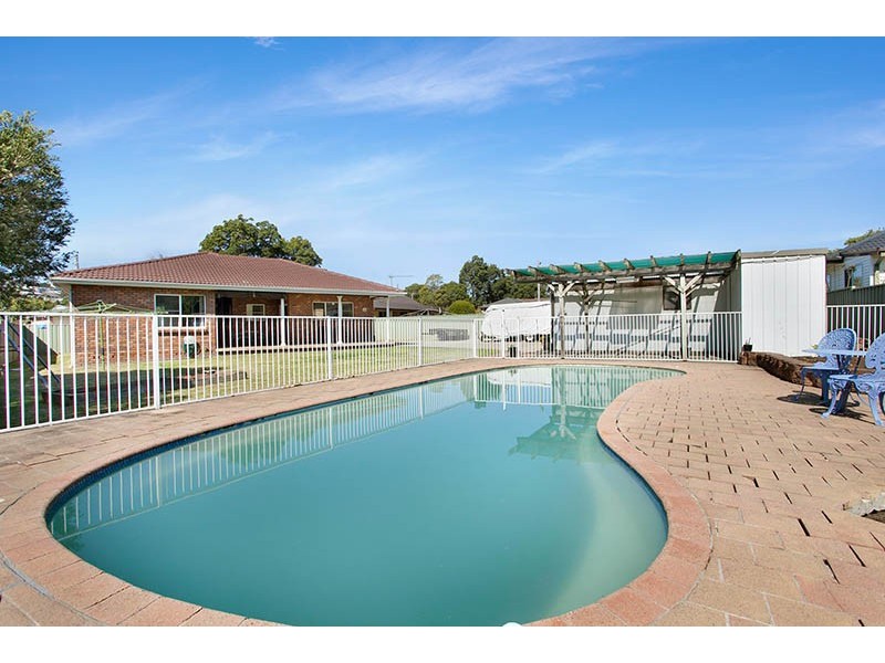 27 Central Avenue, Oak Flats NSW 2529