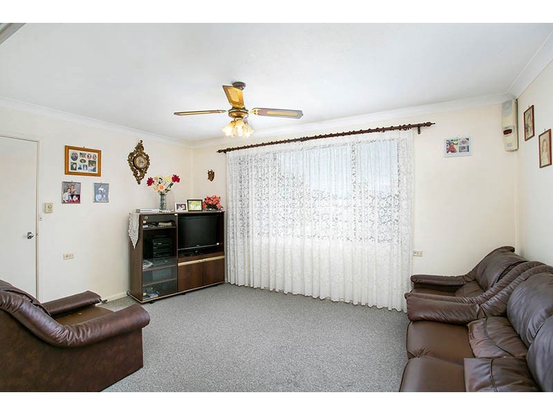 15 Bradman Avenue, Warilla NSW 2528