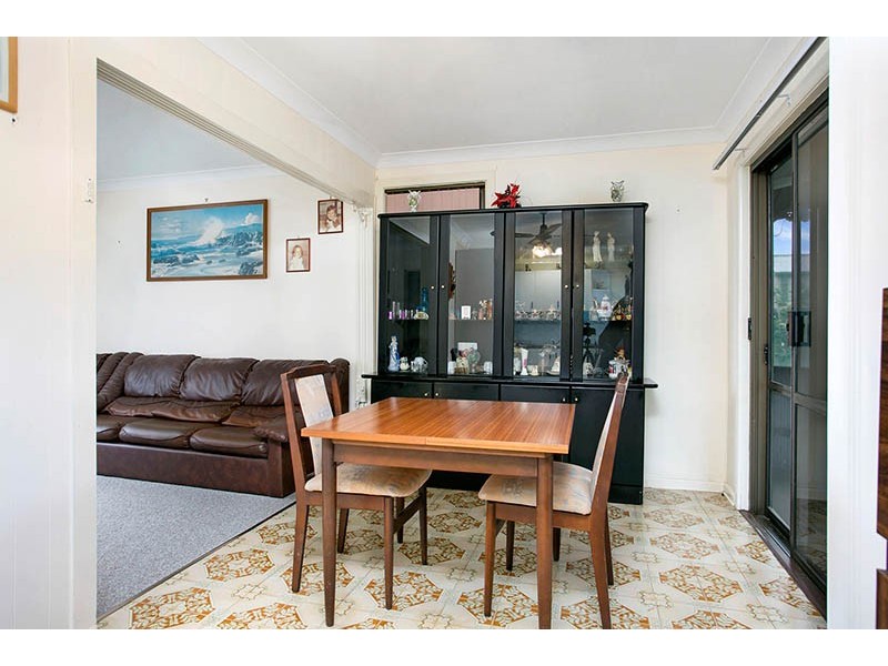 15 Bradman Avenue, Warilla NSW 2528