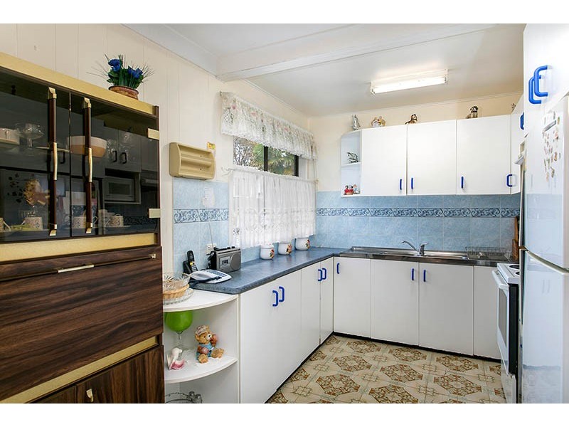 15 Bradman Avenue, Warilla NSW 2528