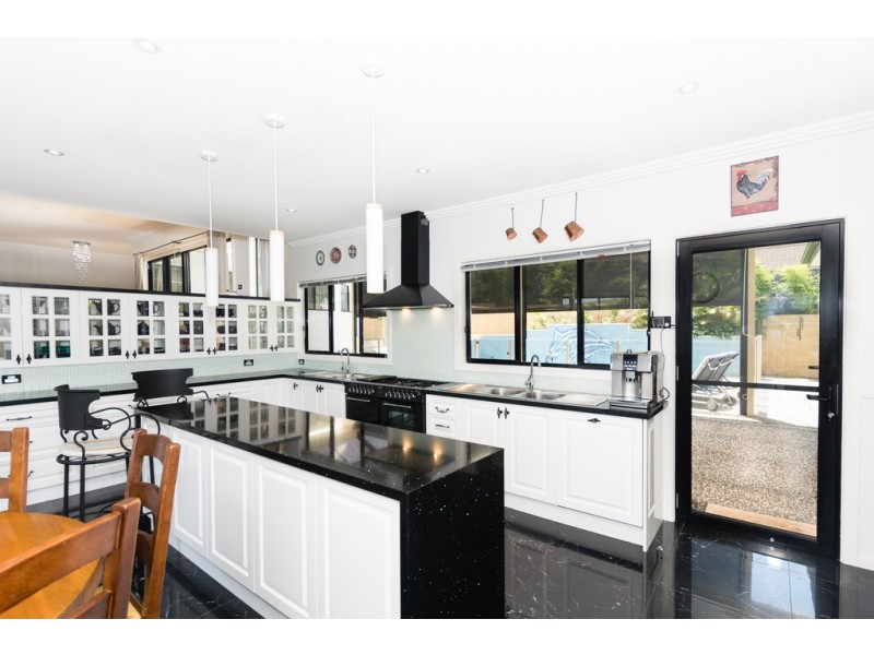 9 Francis Road, Flinders NSW 2529